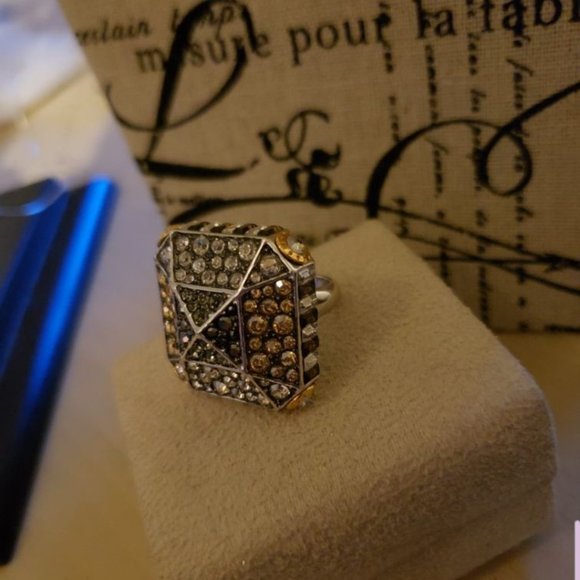 Hendri Bendel cocktail ring - Picture 3 of 6